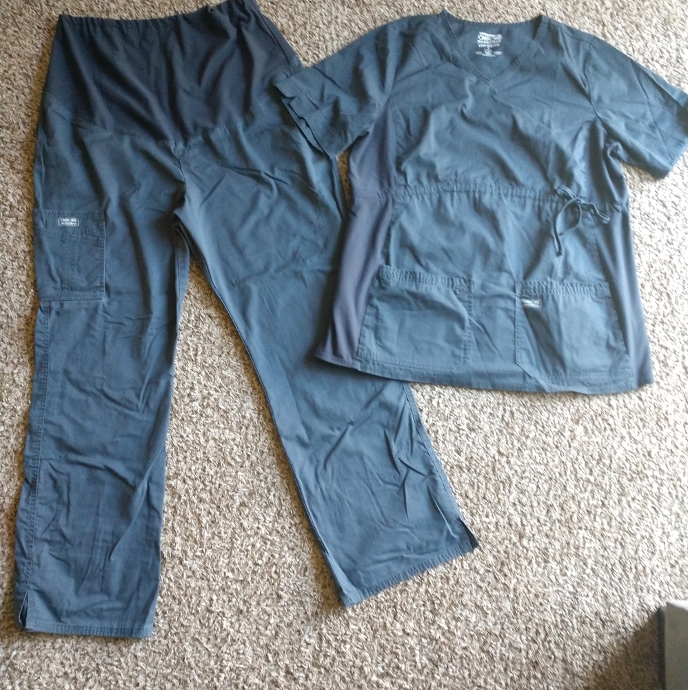 Maternity scrub set